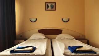 Отель CASA DEL SOL Sozopol Созополь Двухместный номер с 2 отдельными кроватями и видом на город-1